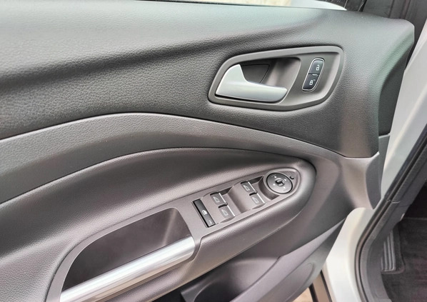 Ford Kuga cena 66900 przebieg: 104000, rok produkcji 2017 z Białystok małe 352